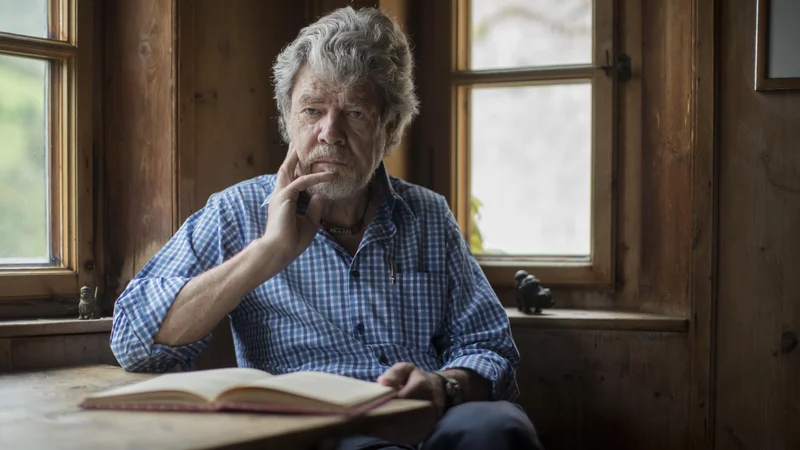 Fotografija: Je največja legenda alpinizma. Hkrati pa je Reinhold Messner že na začetku svoje poti postal tudi vpliven esejist, človek, ki je znal razložiti filozofske vidike plezanja. FOTO: Jure Eržen