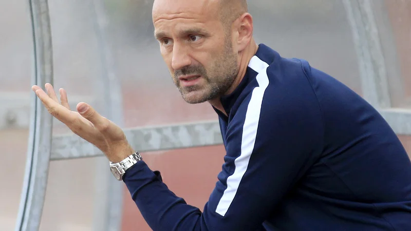 Fotografija: Ilija Stolica je moral kot trener Partizana v kvalifikacijah za evropsko ligo priznati premoč ciprskemu klubu AEK Larnaca. FOTO: Roman Šipić/Delo
