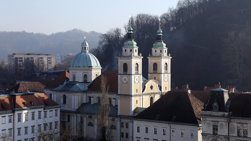Fotografija: Ljubljanska stolnica, sedež ljubljanske nadškofije, sedež slovenske katoliške Cerkve. FOTO: Matej Družnik

