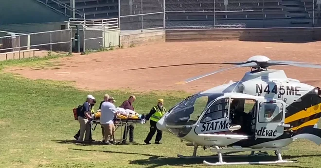 Salmana Rushdia so s helikopterjem prepeljali v bolnišnico. FOTO: AFP photo/Horatio Gates
