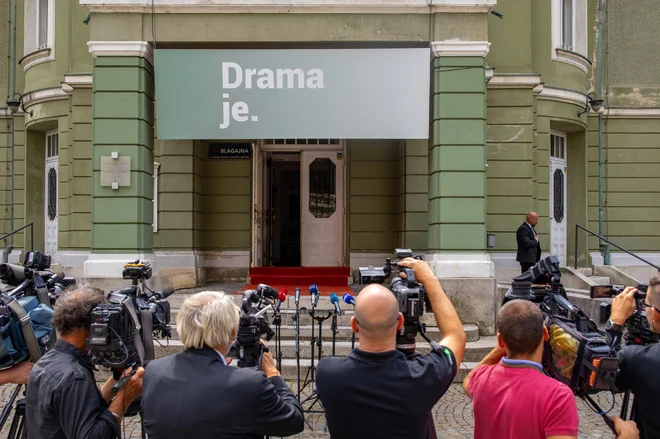Volivci so se odločili množično podpreti Goloba v upanju, da bo njegov odnos do medijev popolnoma v duhu njegovih zahodnih liberalnih kolegov, daleč stran od aliberalnega Višegrada. FOTO:&nbsp;Voranc Vogel/Delo

