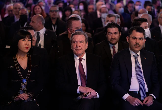 Nekdanji kancler Gerhard Schröder je zahteval od države, da mu vrne pisarno in asistente, ki so mu jih odtegnili maja. FOTO:&nbsp;Umit Bektas/Reuters
