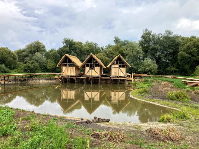 Gre za nadaljevanje projekta Interpretacijskega centra koliščarjev, ki so ga postavili sredi Iga. Foto Jaroslav Jankovič
