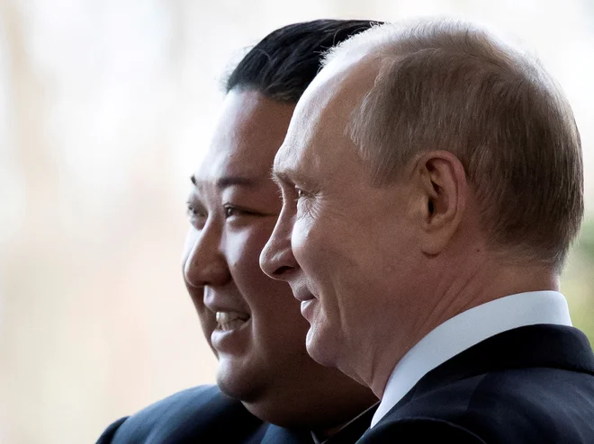 Tudi Kim Džong Un je prepričan, da se bo »tovariško prijateljstvo« med Rusijo in Severno Korejo le še krepilo. FOTO: Reuters