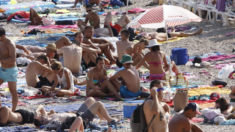Fotografija: V Makarski so enodnevnim gostom iz BiH že večkrat očitali, da se gredo zastonj turizem. FOTO: Ivo Ravlić/Cropix