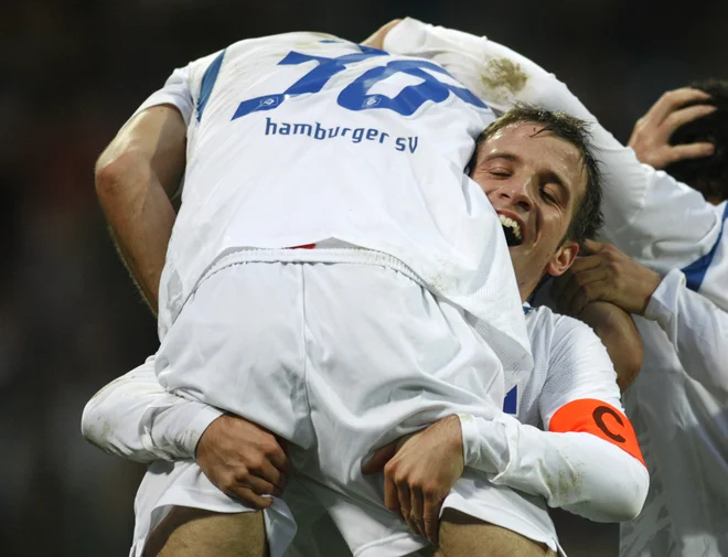 Rafael van der Vaart je bil nekoč tudi kapetan Hamburga. FOTO: Ina Fassbender/Reuters
