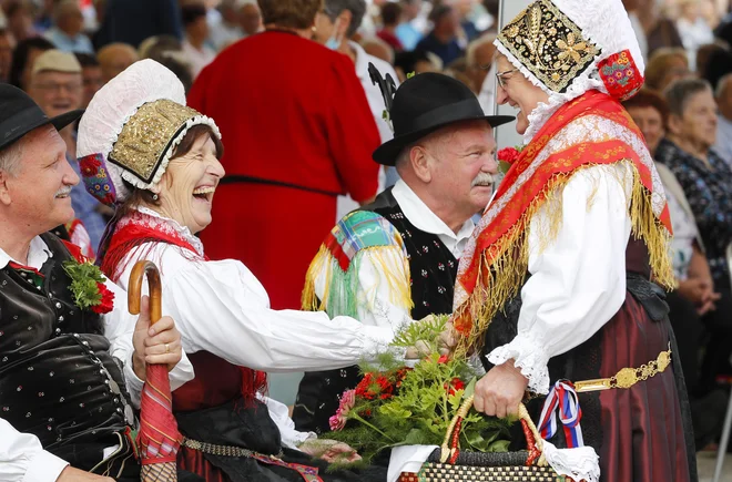 Osrednja slovesnost je potekala pred narodnim svetiščem Marije Pomagaj. FOTO: Matej Družnik/Delo
