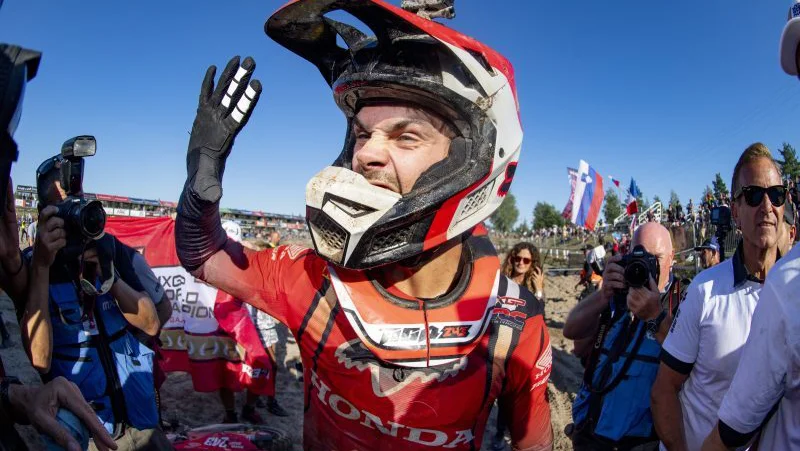 Tim Gajser po dirki za veliko nagrado Finske, na kateri si je dokončno zagotovil letošnji naslov svetovnega prvaka, ni skrival navdušenja. FOTO: Honda Racing
