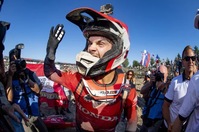 Tim Gajser po dirki za veliko nagrado Finske, na kateri si je dokončno zagotovil letošnji naslov svetovnega prvaka, ni skrival navdušenja. FOTO: Honda Racing