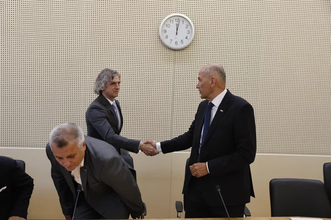 Golobova ministrska ekipa je že preverjala možnosti, kako ukrepati proti potezam Janševe ekipe. FOTO: Voranc Vogel/Delo

