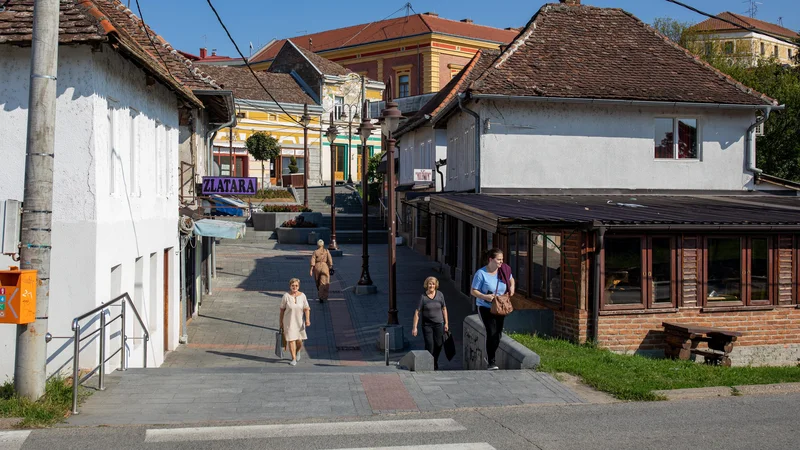 Fotografija: Distrikt Brčko je samostojna administrativna enota z lastnimi institucijami, ki ne pripada nobeni od dveh entitet Bosne in Hercegovine, niti Federaciji BiH niti Republiki Srbski. Foto Voranc Vogel
