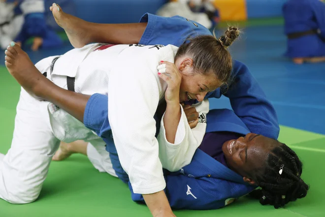Clarisse Agbegnenou in Tina Trstenjak sta se po dobrem letu spet prijeli. FOTO: Leon Vidic/Delo
