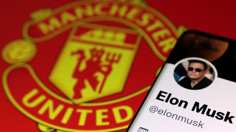 Fotografija: Aprila letos je Elon Musk tvitnil, da bo kupil Coca-Colo, "da bi vanjo vrnil kokain", zatem se je zapletel s Twitterjem, zdaj se šali v zvezi z nakupom kluba Manchester Uniteda. FOTO: REUTERS/Dado Ruvic
