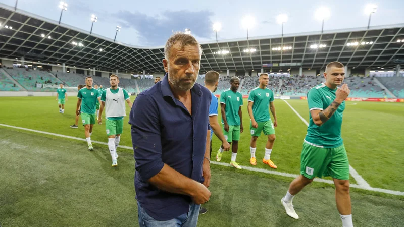 Fotografija: Novogoričani, na fotografiji trener Miran Srebrnič, bodo lahko računali na novega napadalca. FOTO: Matej Družnik/Delo
