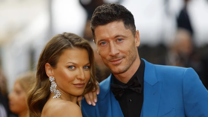 Fotografija: Robert Lewandowski v družbi soproge Anne. FOTO: Stephane Mahe/Reuters