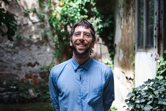 Matevž Jerman je sokurator programa Festivala kratkega filma Fekk. FOTO: Asiana Jurca Avci
