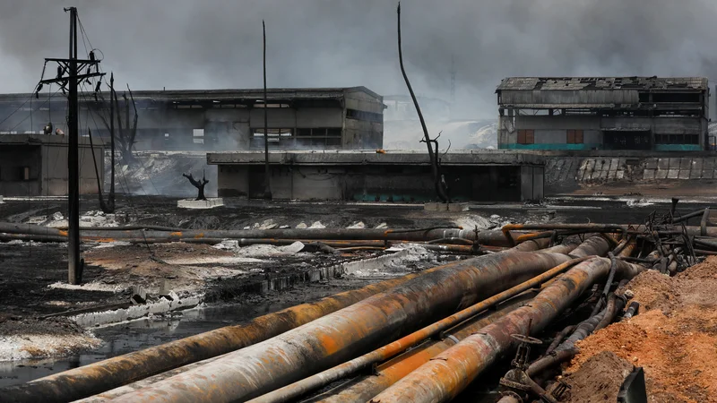 Fotografija: Požar v Matanzasu je grozljivo udaril po ljudeh, ki jim že šest desetletij ne dovolijo nobene spremembe. FOTO: Alexandre Meneghini/Reuters