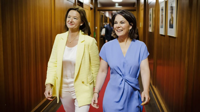 Fotografija: Slovenija se rada primerja z jedrnimi državami EU, vendar so njeni notranjepolitični razmisleki o Evropi precej drugačni. Na fotografiji zunanji ministrici Annalena Baerbock in Tanja Fajon ob obisku v Berlinu.
FOTO: IMAGO/photothek via Reuters Conn