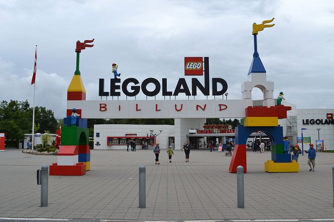 V Billundu so leta 1968 odprli prvi Legoland, v njem pa so bila zgrajena mesteca, gradovi, živali pa tudi izmišljeni liki po zamislih Dagny Holm. FOTO: Reuters

