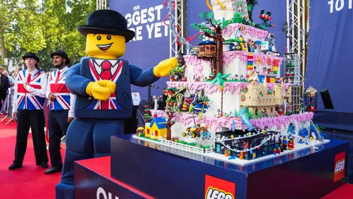Fotografija: Njihova največja trgovina je prenovljena in razširjena na Leicester Squaru v Londonu, ki so jo slavnostno odprli prejšnji teden. FOTO: arhiv Lego