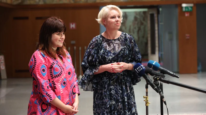 Fotografija: Predsednica državnega zbora Urška Klakočar Zupančič je sprejela direktorico Inštituta 8. marec Niko Kovač. FOTO: Črt Piksi