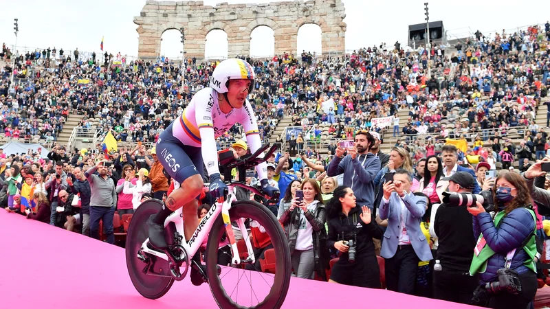 Fotografija: Richard Carapaz je letos v Veroni dirko po Italiji sklenil na 2. mestu. FOTO: Jennifer Lorenzini/Reuters
