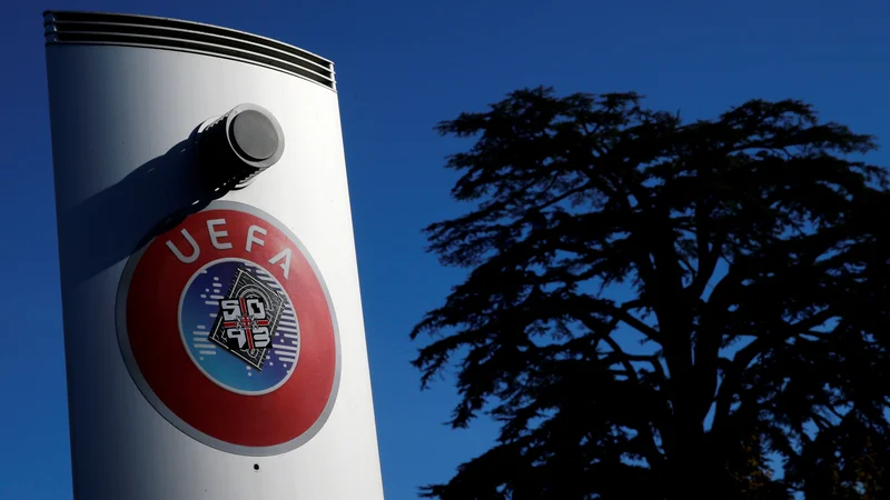 Fotografija: Nogometni posel gre Uefi dobro. FOTO: Denis Balibouse/Reuters