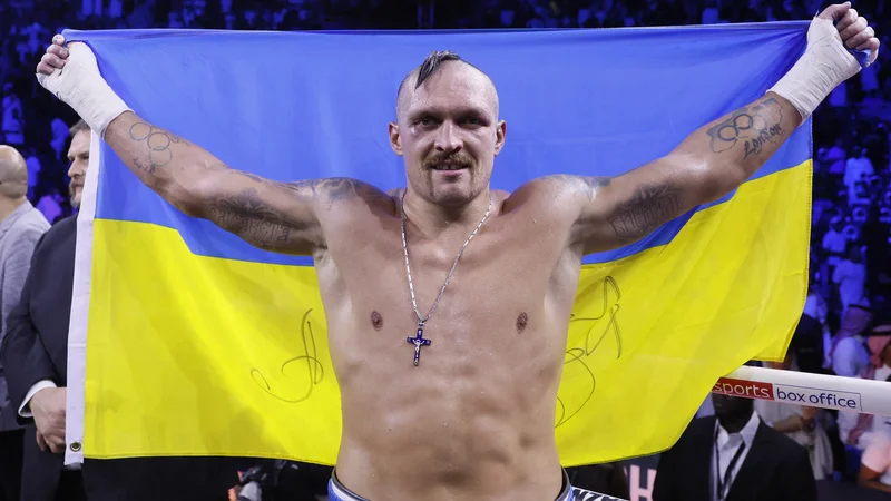 Fotografija: Ukrajinski šampion Oleksandr Usik je ubranil naslove svetovnega prvaka v težki kategoriji po različicah WBA, WBO in IBF. FOTO: Andrew Couldridge/Reuters