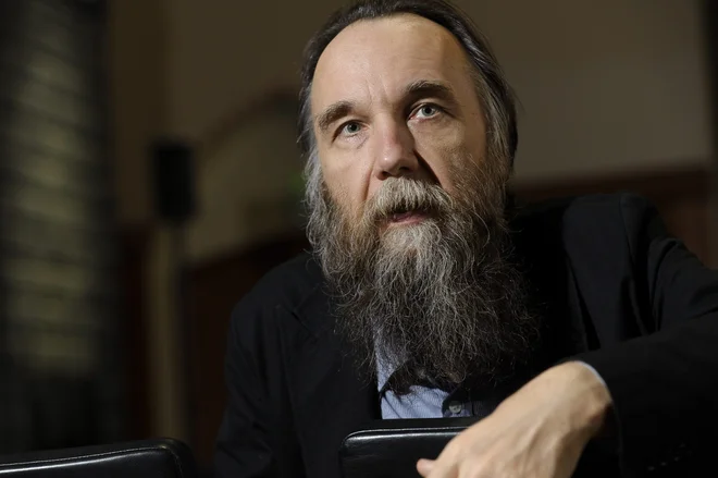 Po poročanju ruske tiskovne agencije Interfax se je Aleksander Dugin v soboto skupaj s hčerko udeležil &raquo;domoljubnega festivala&laquo;, nato pa naj bi dogodek skupaj zapustila. A v avtomobilu je bila samo Darja. FOTO: Wikipedija
