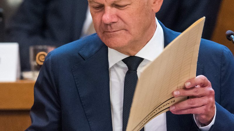 Fotografija: Nemški kancler Olaf Scholz je bil kot priča zaslišan na parlamentarni preiskavi v hamburškem parlamentu v davčni aferi Cum-ex. FOTO: Daniel Bockwoldt/AFP
