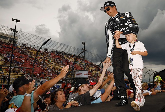 Kimi Räikkönen (na fotografiji s hčerko Rianno) ima v ZDA še vedno veliko navijačev. FOTO: Chris Graythen/AFP
