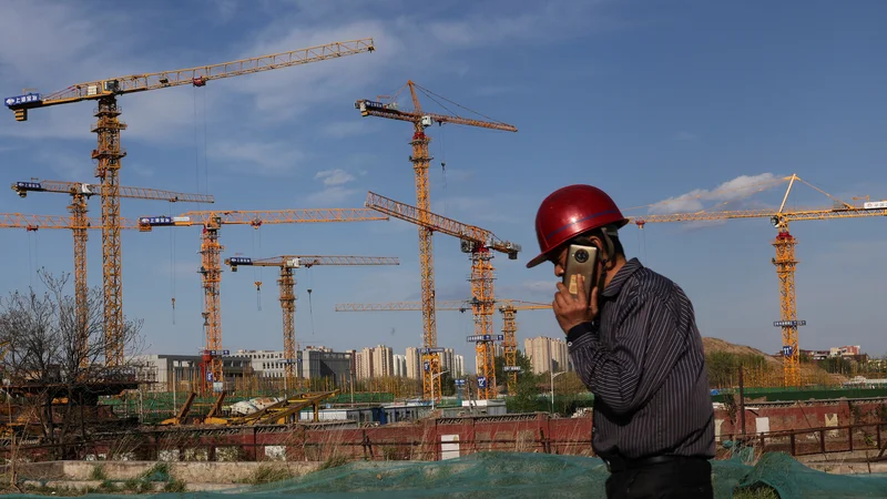 Fotografija: Po splošnih ocenah so se v zadnjem letu ustavila dela na okoli 13 milijonih stanovanj in veliko vprašanje je, kolikšen del njihove vrednosti bo preprosto pogoltnila kriza. FOTO: Tingshu Wang/Reuters