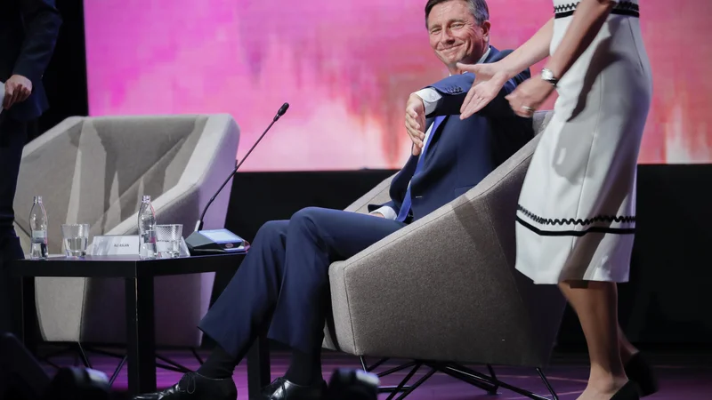 Fotografija: Borut Pahor se jeseni poslavlja od predsedniške funkcije, zato sta se Robert Golob in Tanja Fajon odločila, da mu prepustita govorniški oder na Bledu. FOTO: Uroš Hočevar/Delo