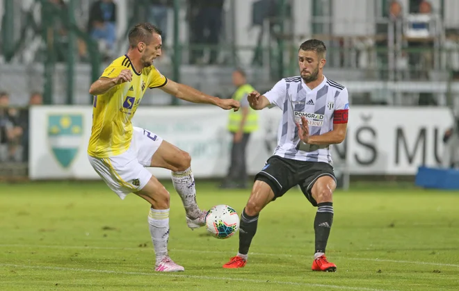 Tekme Mure in Maribora že dolgo privabljajo posebno pozornost. FOTO:&nbsp;Tadej Regent/Delo
