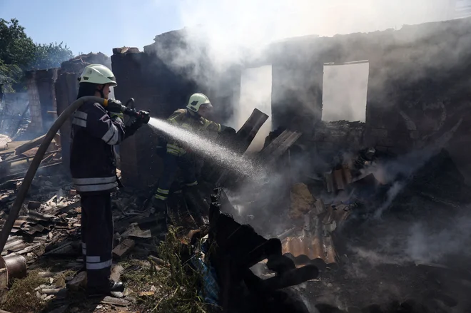 Rusija je bombardirala več krajev v Ukrajini. FOTO: Anatolii Stepanov/AFP