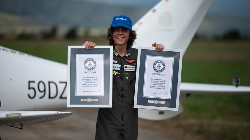 Fotografija: Sedemnajstletnik je postal najmlajši pilot, ki je sam obletel svet, in najmlajši, ki je to storil v ultralahkem letalu. FOTO: Nikolay Doychinov/AFP