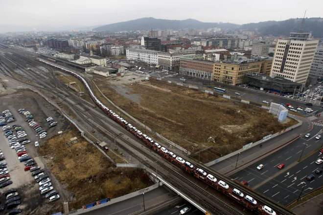 Ministrstvo za okolje in prostor je 1. avgusta objavilo, da je priprava Državnega prostorskega načrta (DPN) nujni prvi pogoj za dolgoročno prostorsko, prometno in okoljsko rešitev na območju ljubljanskega železniškega vozlišča. &nbsp;FOTO BLAŽ SAMEC/DELO
