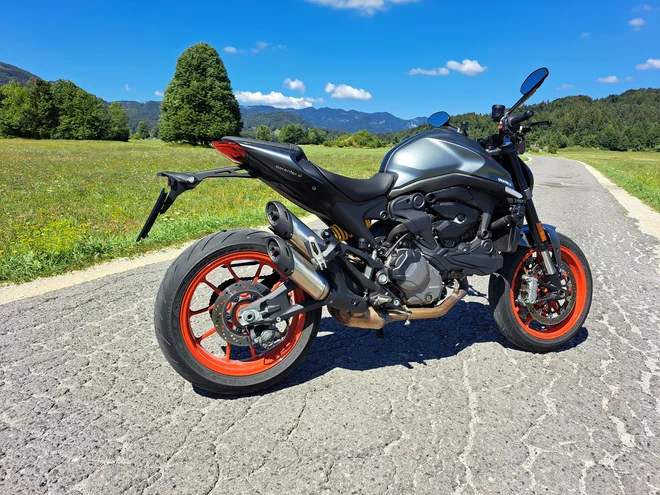 Monster je primeren partner tudi za vsakodnevne mestno-službene poti. FOTO: Andrej Brglez
