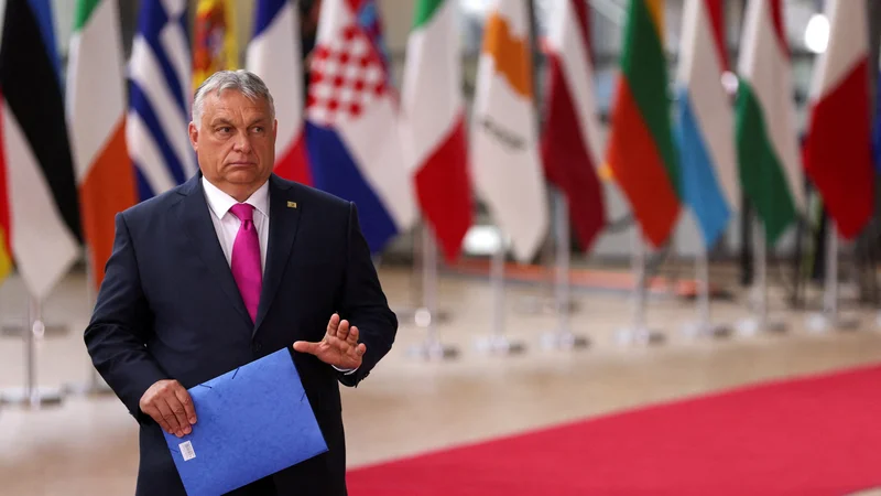 Fotografija: Ko je Bruselj aprila, po prepričljivi volilni zmagi Viktorja Orbána in njegovega Fidesza, sprožil postopek, je vzel pod drobnogled področja, kot sta navzkrižje interesov ali nepravilnosti pri oddaji javnih naročil z denarjem EU. Foto Johanna Geron/Reuters
