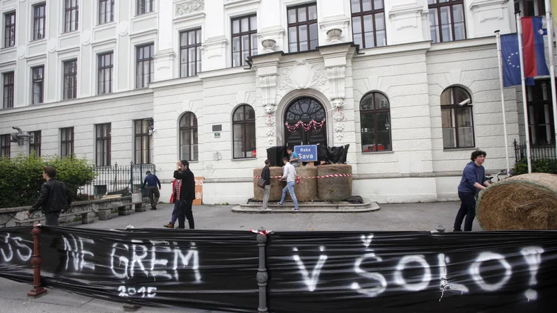 Fotografija: Potrebno bi bilo čim točneje in strokovno opredeliti, ali s predpisanimi kriteriji podpiramo razvoj značilnosti dobrih, da ne rečem odličnih učiteljev, ali pa so to bolj merila sestavljavcev, ki so v glavnem iz vrst uradnikov. FOTO MAVRIC PIVK