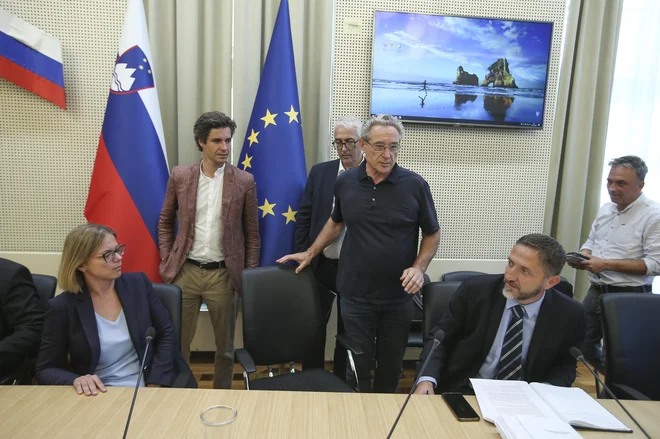 Prihodnji teden bo vlada socialnim partnerjem predstavila končne verzije predlogov sprememb štirih davčnih zakonov. Foto Jože Suhadolnik