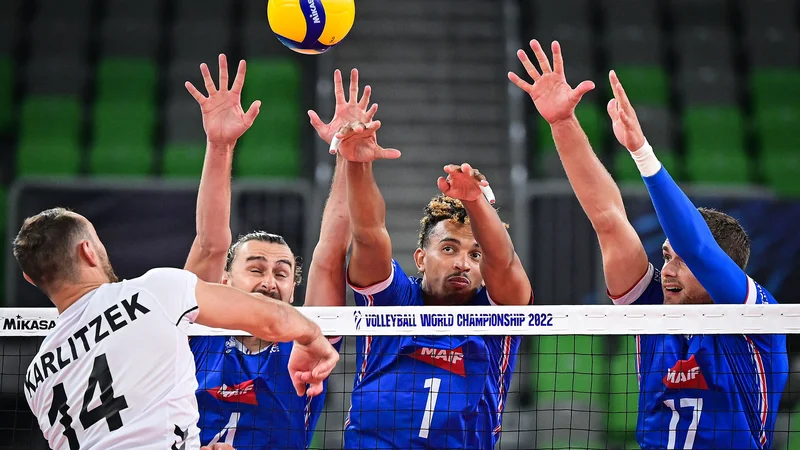 Fotografija: Francoski blok ustavlja napad Moritza Reicherta v dvorani Stožice. FOTO: Jure Makovec/AFP