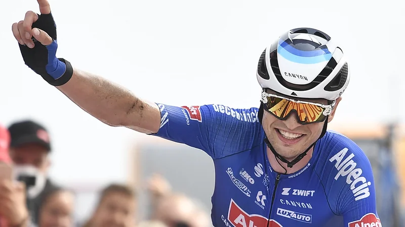 Fotografija: Nova zvezda na kolesarskem nebu je Jay Vine (Alpecin-Deceuninck). FOTO: Ander Gillenea Afp
