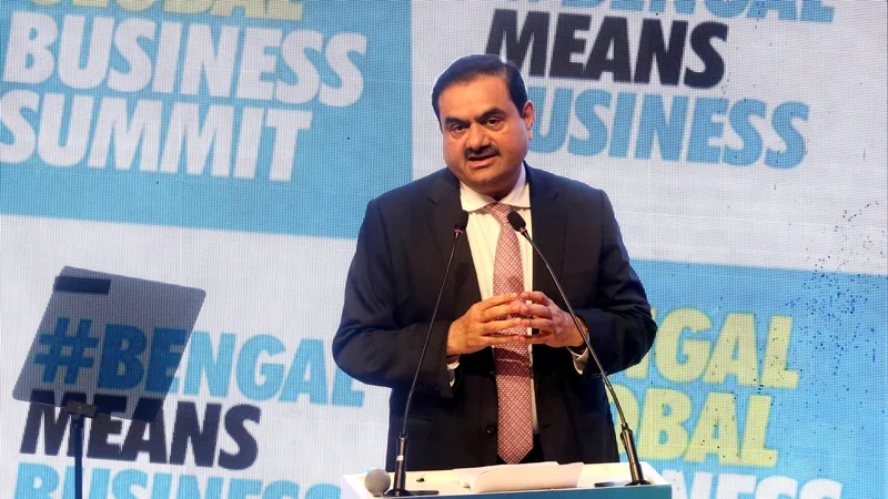 Fotografija: Gautam Adani je obogatel s premogom, zdaj pa vstopa tudi v svet 5G in televizije. FOTO: Rupak De Chowdhuri/Reuters
