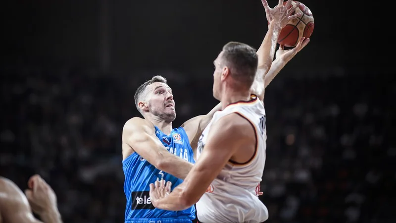 Fotografija: Slovenska košarkarska reprezentanca pod taktirko kapetana Gorana Dragića je pred četrtkovim začetkom evropskega prvenstva proti Litvi dobila opozorilo. FOTO: Fiba
