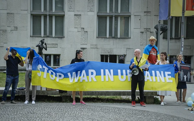 Izhajal bom iz temeljnega razmisleka, kaj je sploh tisto, kar bi bilo vredno preštevanja toliko človeških žrtev na obeh straneh spopada »za neki prav«. FOTO JOŽE SUHADOLNIK/DELO