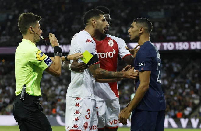 Na Parku princev sta se sporekla&nbsp;Achraf Hakimi (desno) in Guillermo Maripan. FOTO: Christian Hartmann/Reuters
