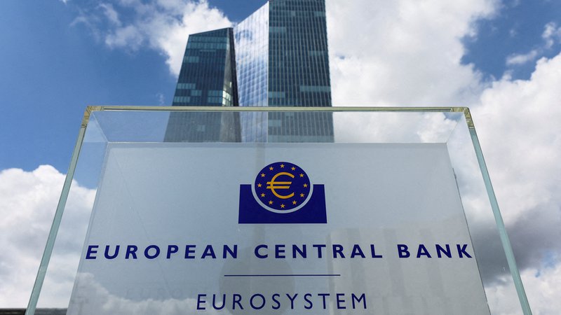 Fotografija: Evropska centralna banka želi preprečiti fragmentacijo na trgu državnih dolžniških vrednostnih papirjev. FOTO: Wolfgang Rattay/Reuters
