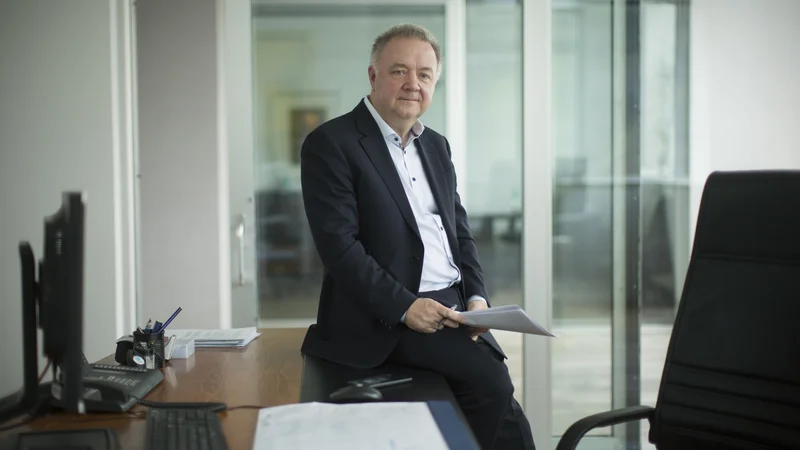 Fotografija: Julijan Fortunat bo septembra odšel na strateško svetovalno funkcijo v skupini Wietersdorfer, kjer se bo ukvarjal z infrastrukturnim projektom v skupini, predvsem energetskim, ki je za družbo zelo pomemben. FOTO: Jure Eržen/Delo