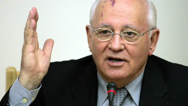 Fotografija: Mihail Gorbačov je bil spoštovan predvsem v tujini. Doma so glasnega kritika Vladimirja Putina mnogi označevali za izdajalca. FOTO: Sergei Karpukhin/Reuters
